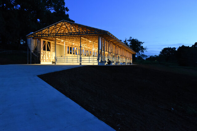 千葉ウシノヒロバ様　新築牛舎（千葉県千葉市）